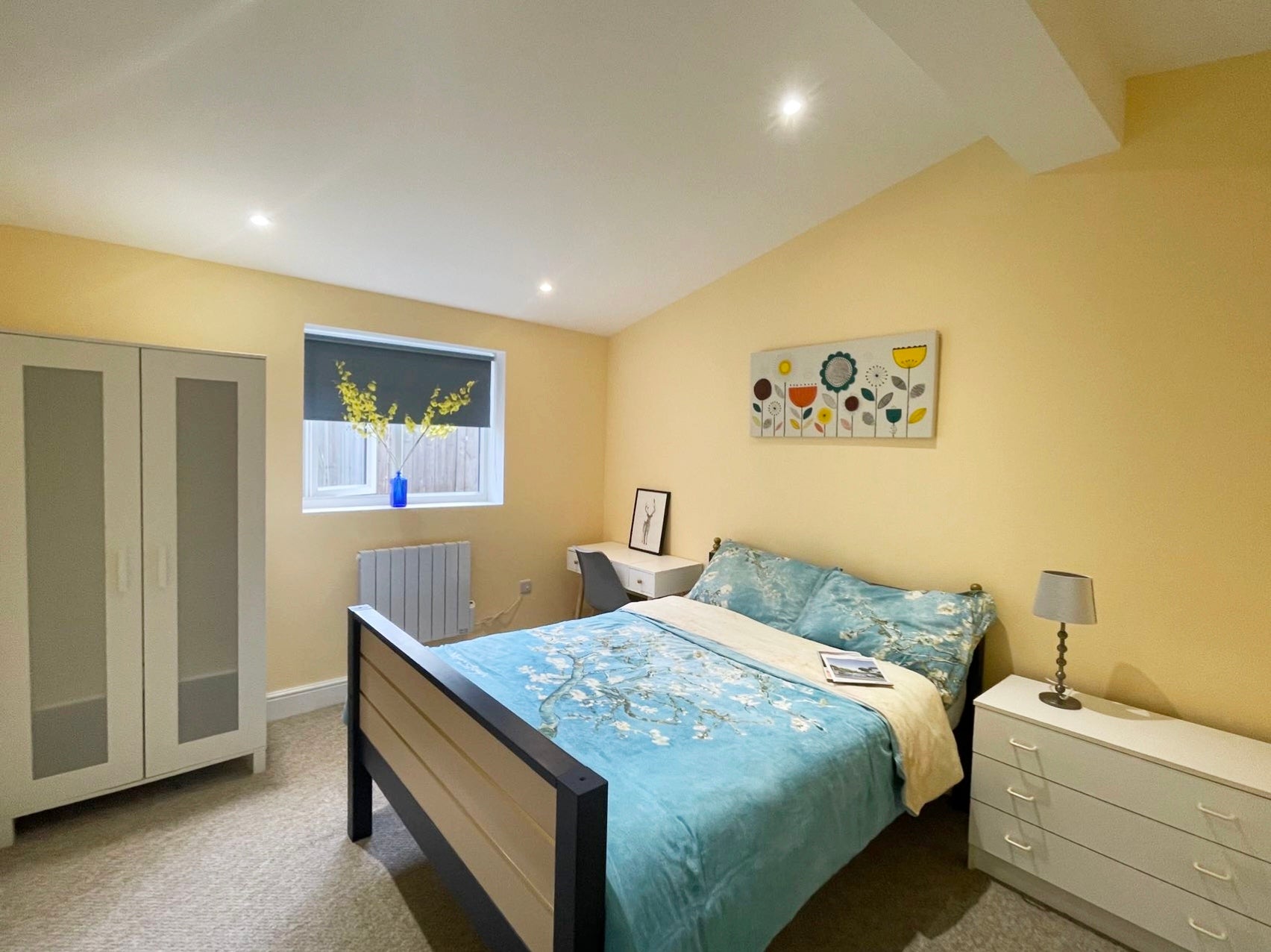 Flat Derwent Avenue in Greater London