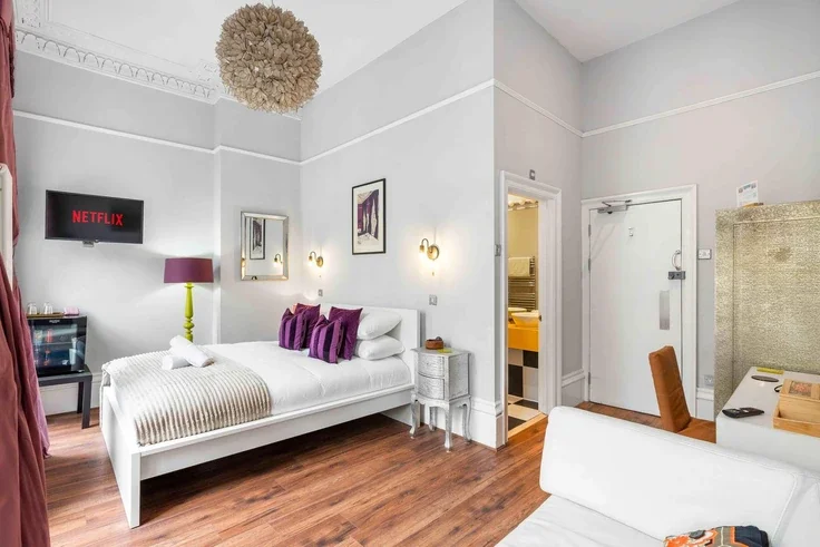 Room Oriental Place in Brighton