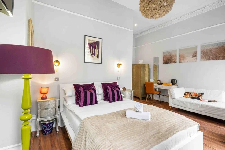 Room Oriental Place in Brighton