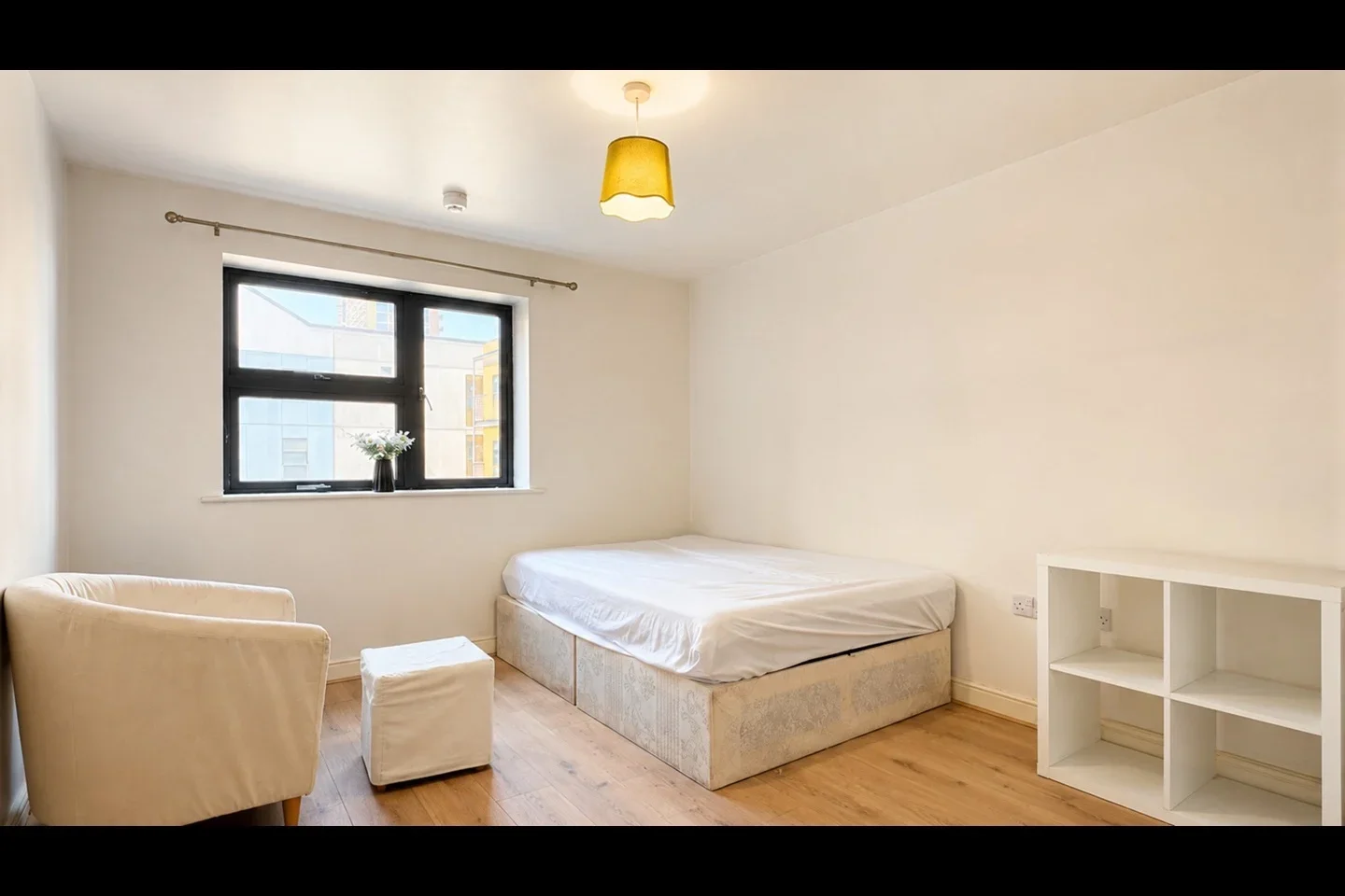 Flat Maltings Close in Greater London