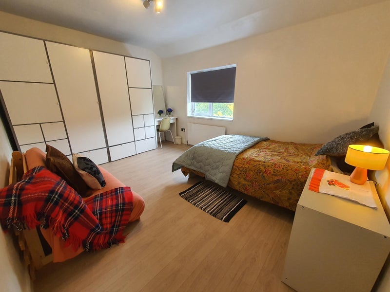Room Winns Avenue in Greater London