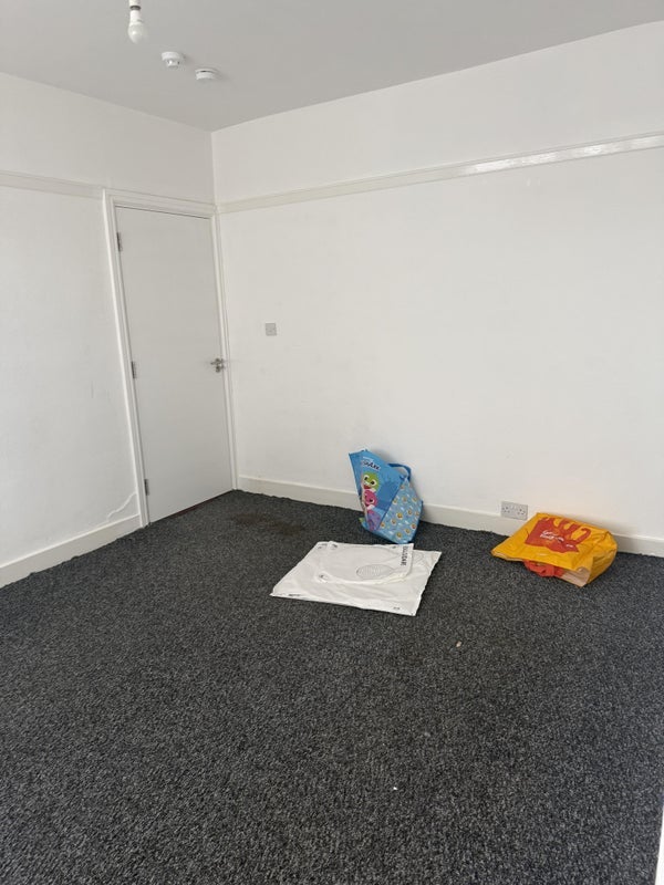 Room Sidcup Road in Greater London