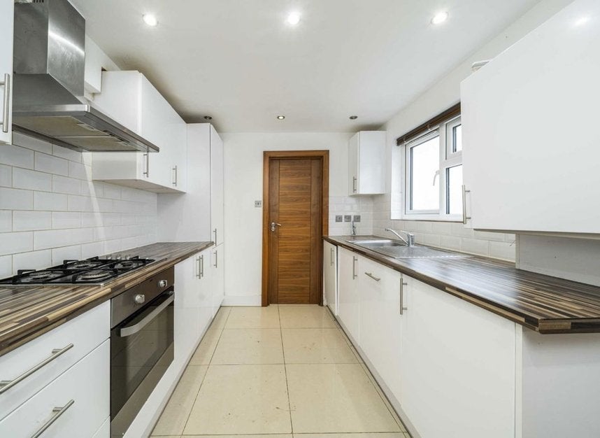 Flat Atwood Road in Greater London