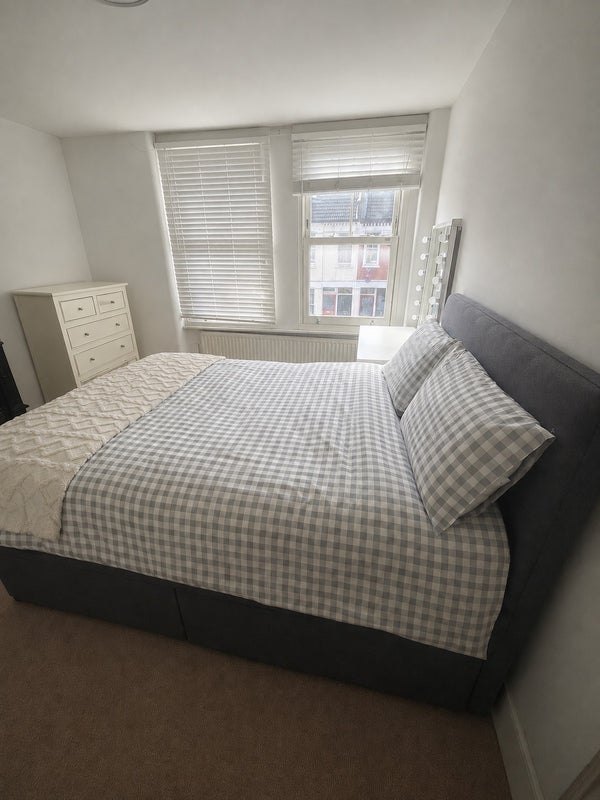 Room Coverton Road in Greater London