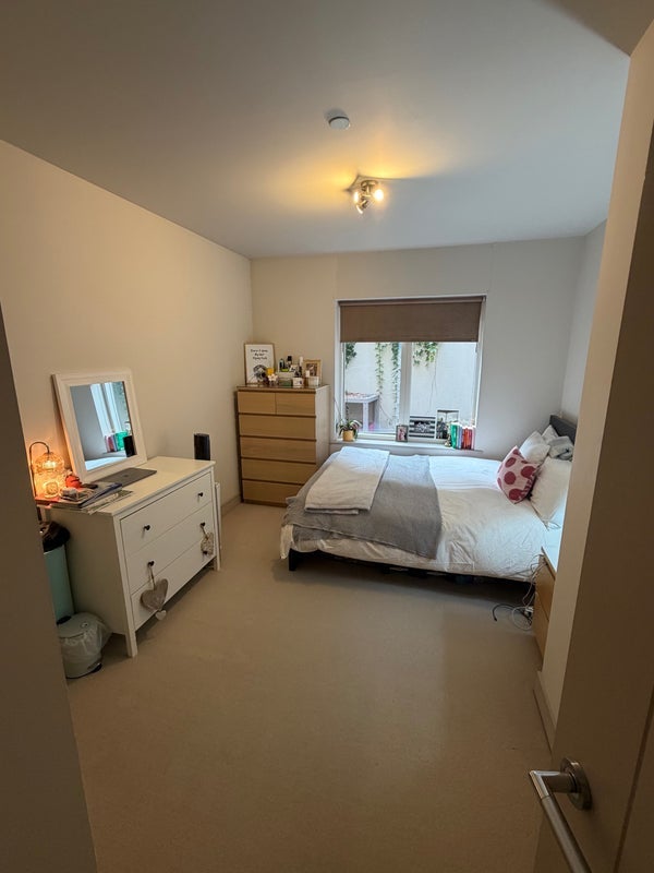 Room Battersea Rise in Greater London