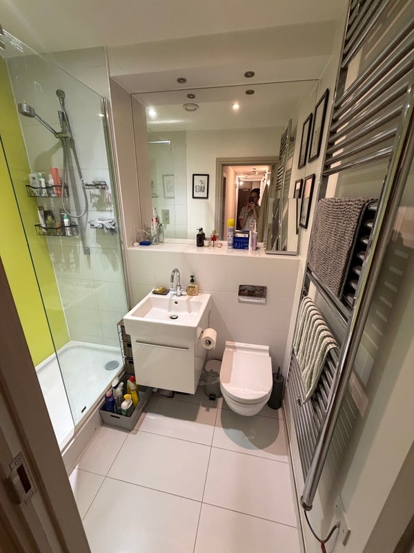 Room Battersea Rise in Greater London