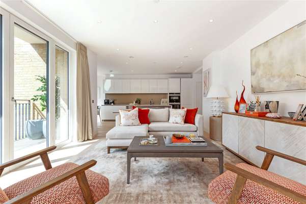 Flat Broom Road in Greater London