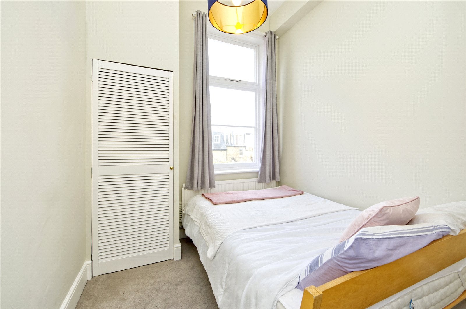 Flat Sinclair Road in Greater London