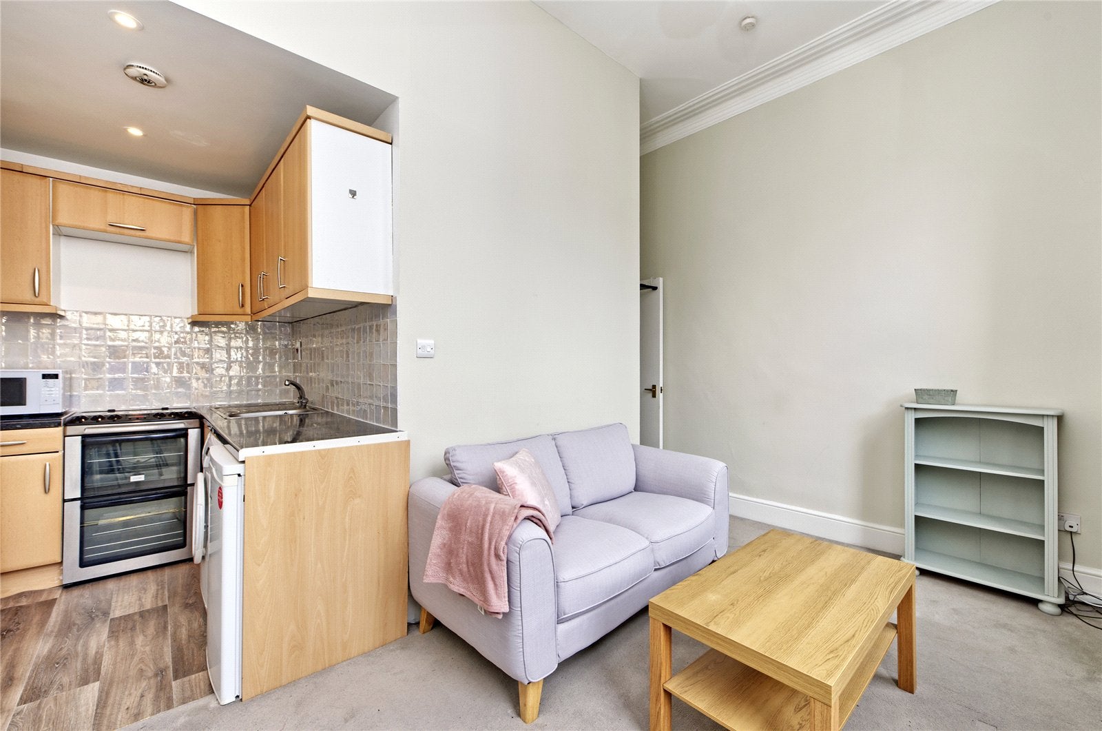 Flat Sinclair Road in Greater London