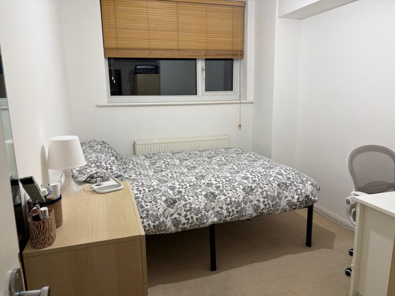 Flat Langham Gardens in Greater London
