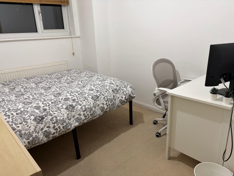 Flat Langham Gardens in Greater London
