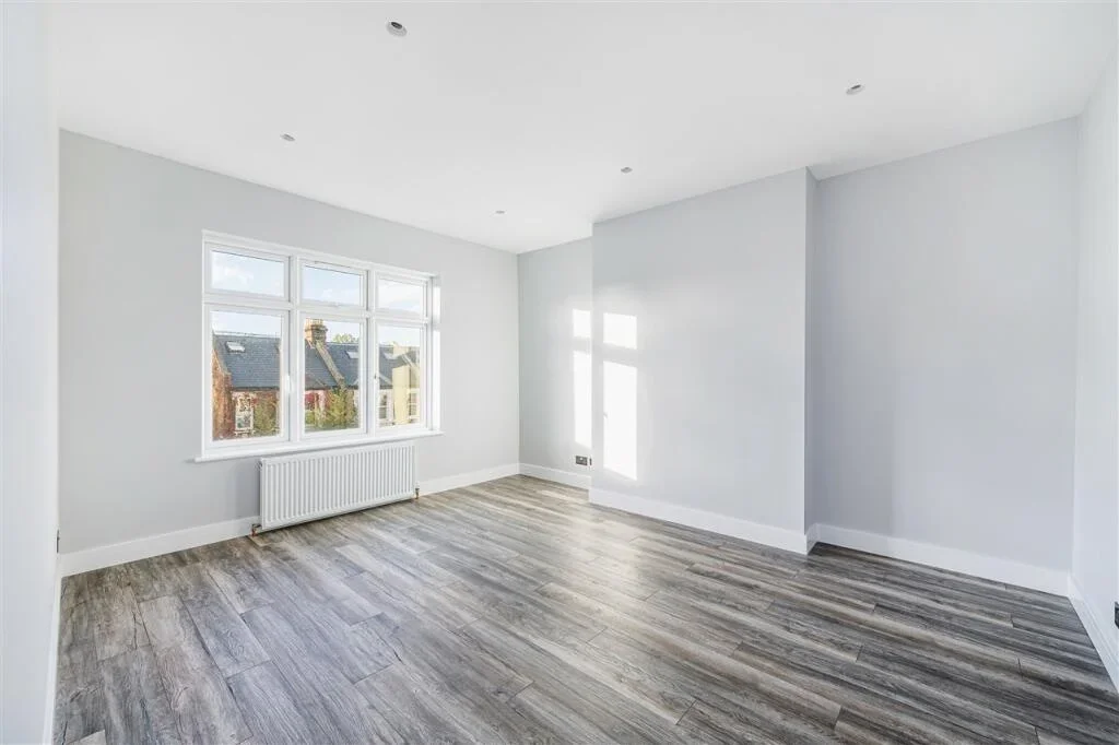 Flat Percy Road in Greater London
