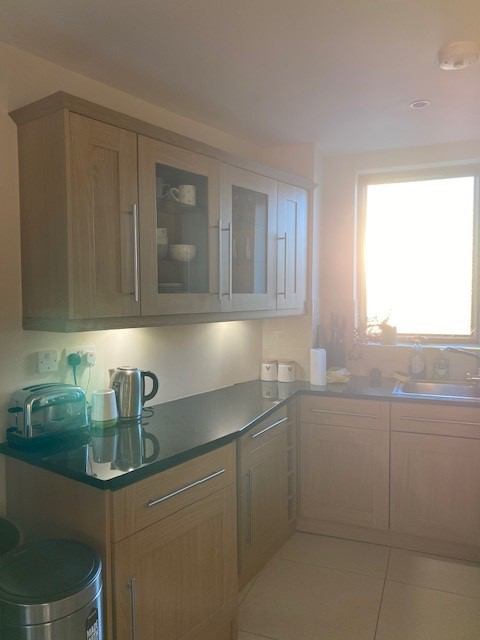 Room Carver Close in Greater London