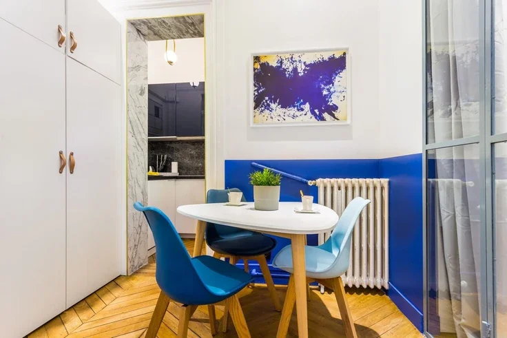 Flat Avenue Pierre-Iᵉʳ-de-Serbie in Paris