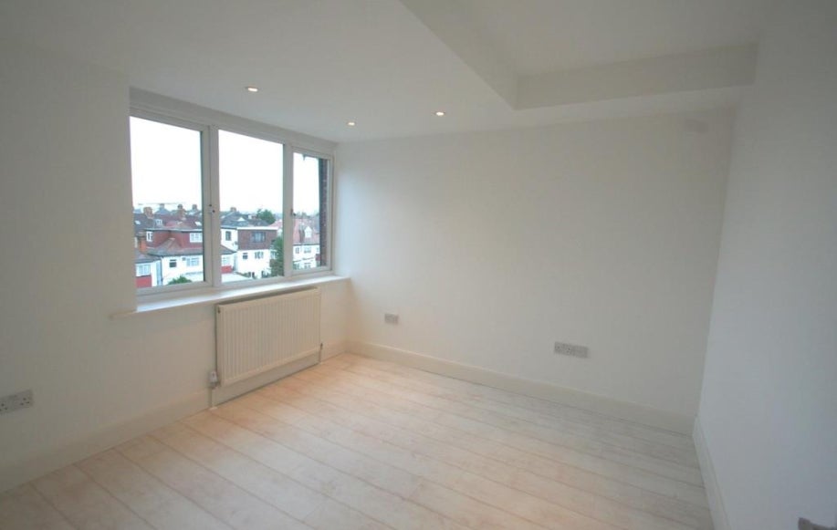 Flat Finchley Road in Greater London