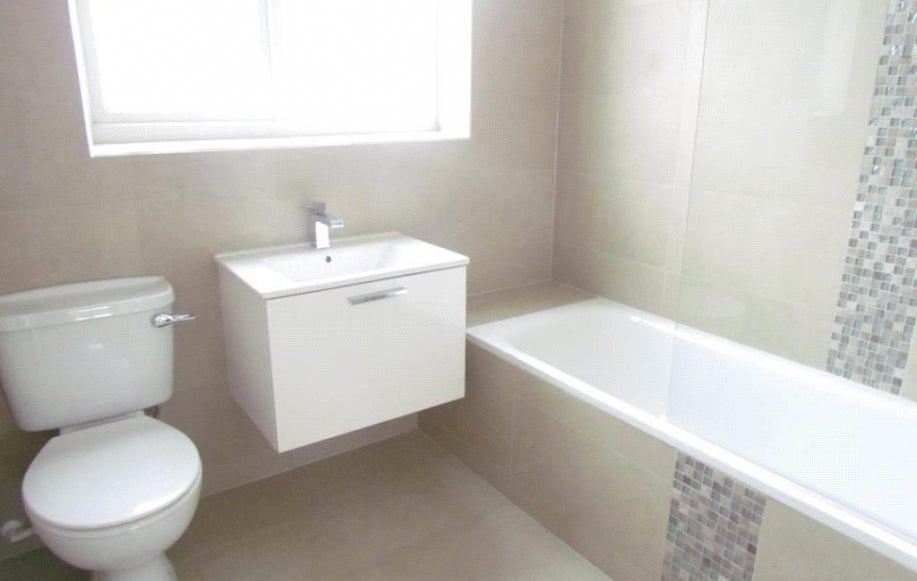 Flat Finchley Road in Greater London