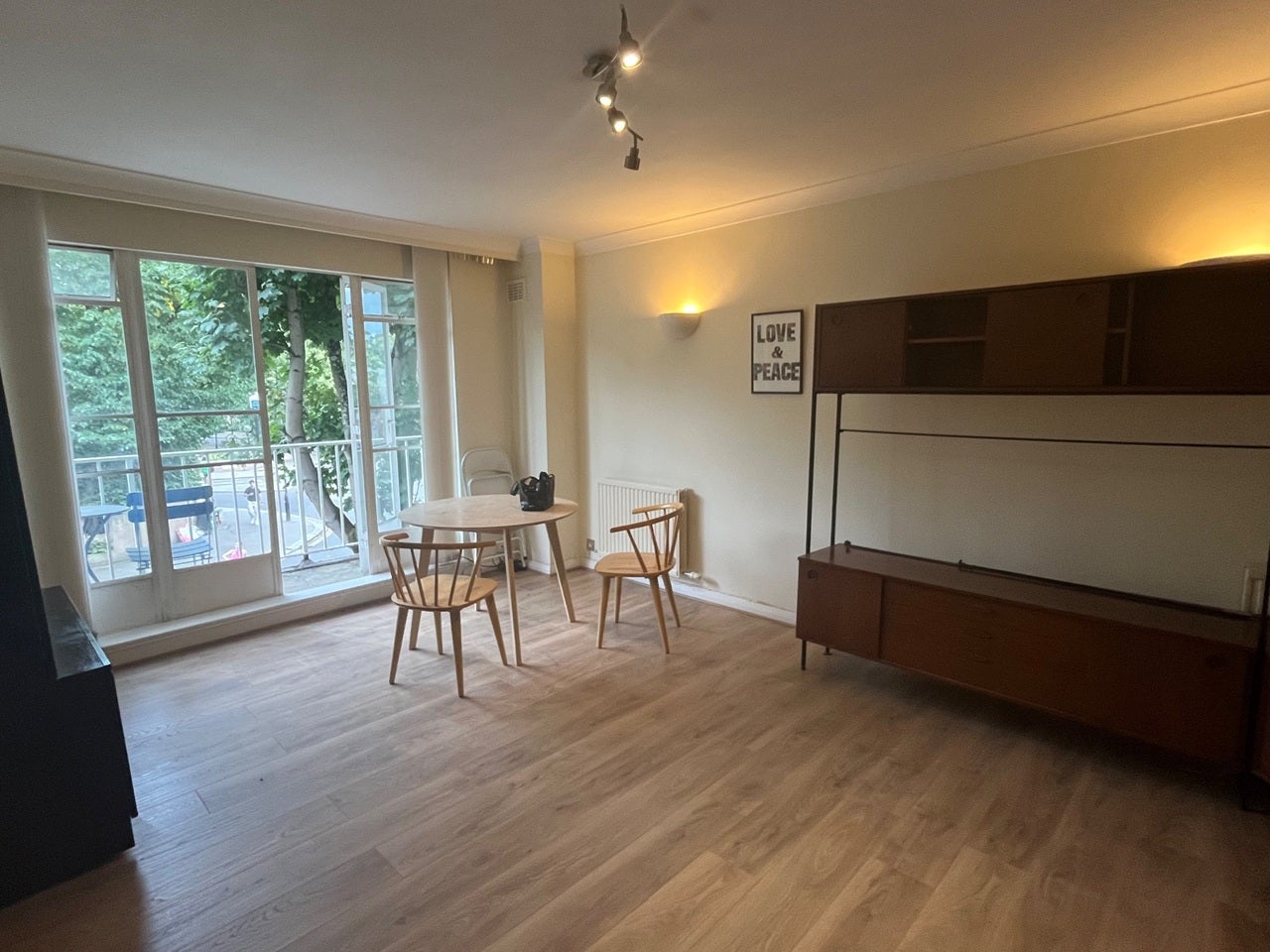 Flat Fairfax Road in Greater London