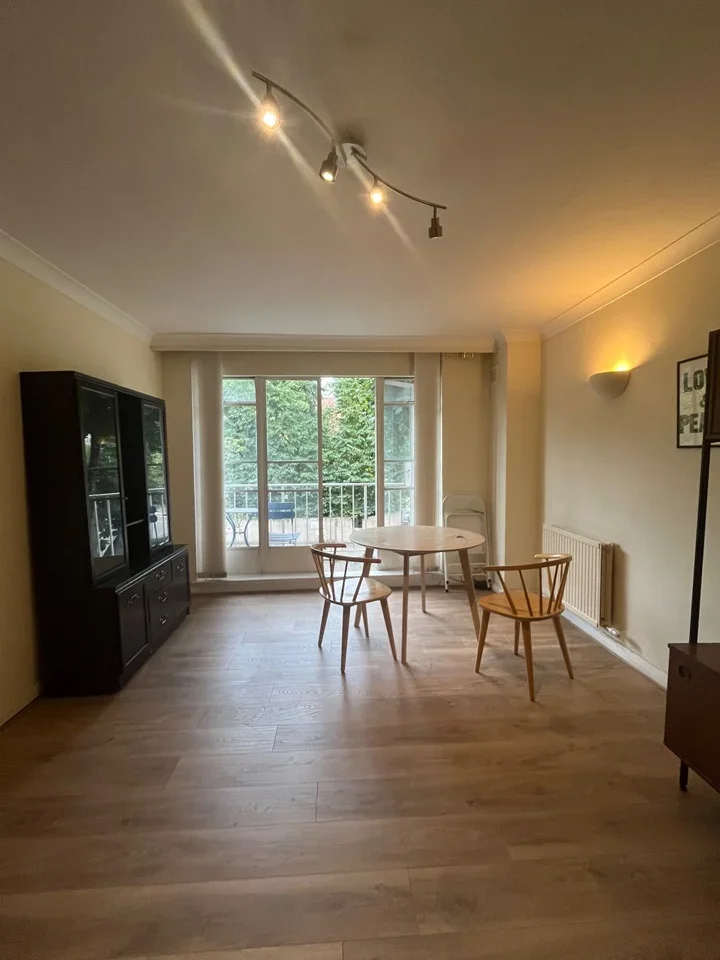 Flat Fairfax Road in Greater London