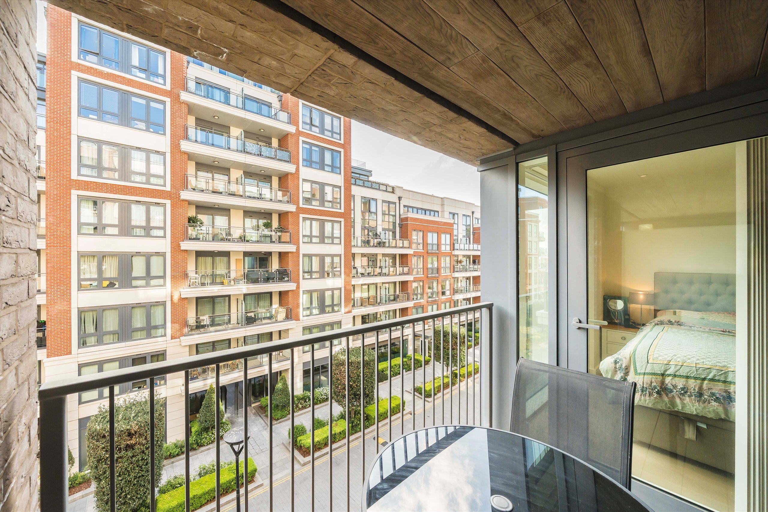 Flat Park Street in Greater London