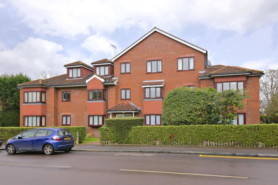 Flat Bishops Avenue in Three Rivers
