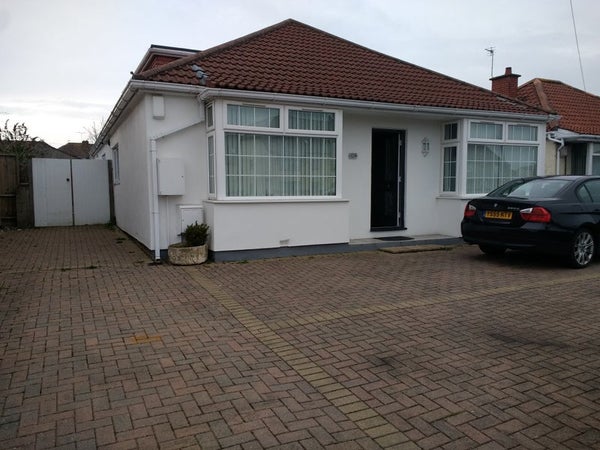 House Gloucester Road in Patchway