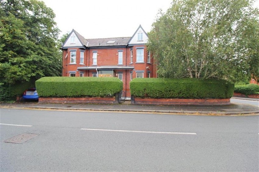 Flat Burton Road in Manchester