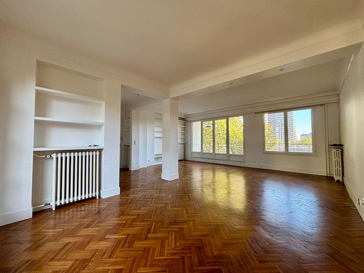 Flat Avenue de Saint-Cloud in Paris