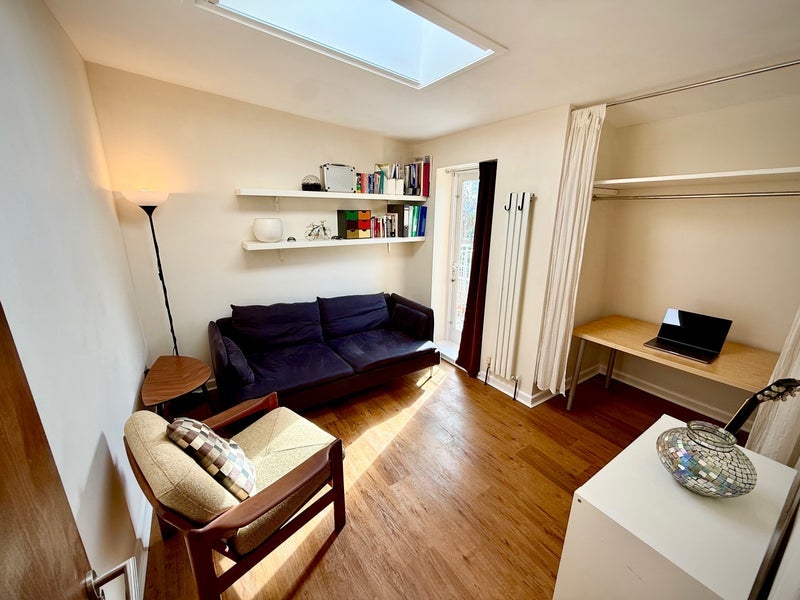 Room Siani Mews in Greater London