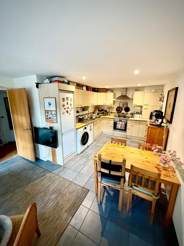 Room Siani Mews in Greater London