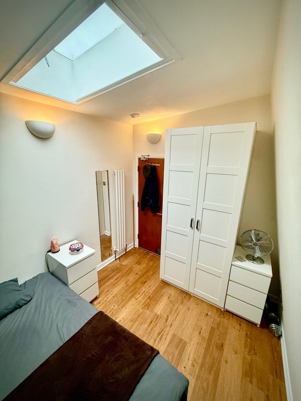 Room Siani Mews in Greater London