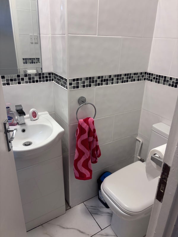 Room George Potter Way in Greater London