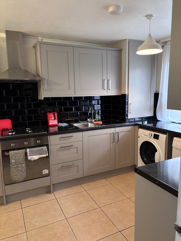 Room George Potter Way in Greater London