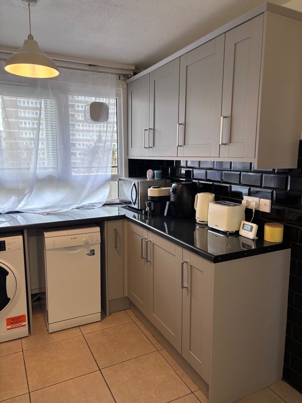 Room George Potter Way in Greater London