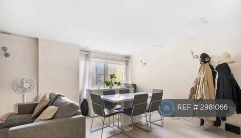 Flat Cassilis Road in Greater London
