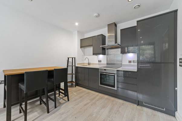 Flat Kingsland Road in Greater London