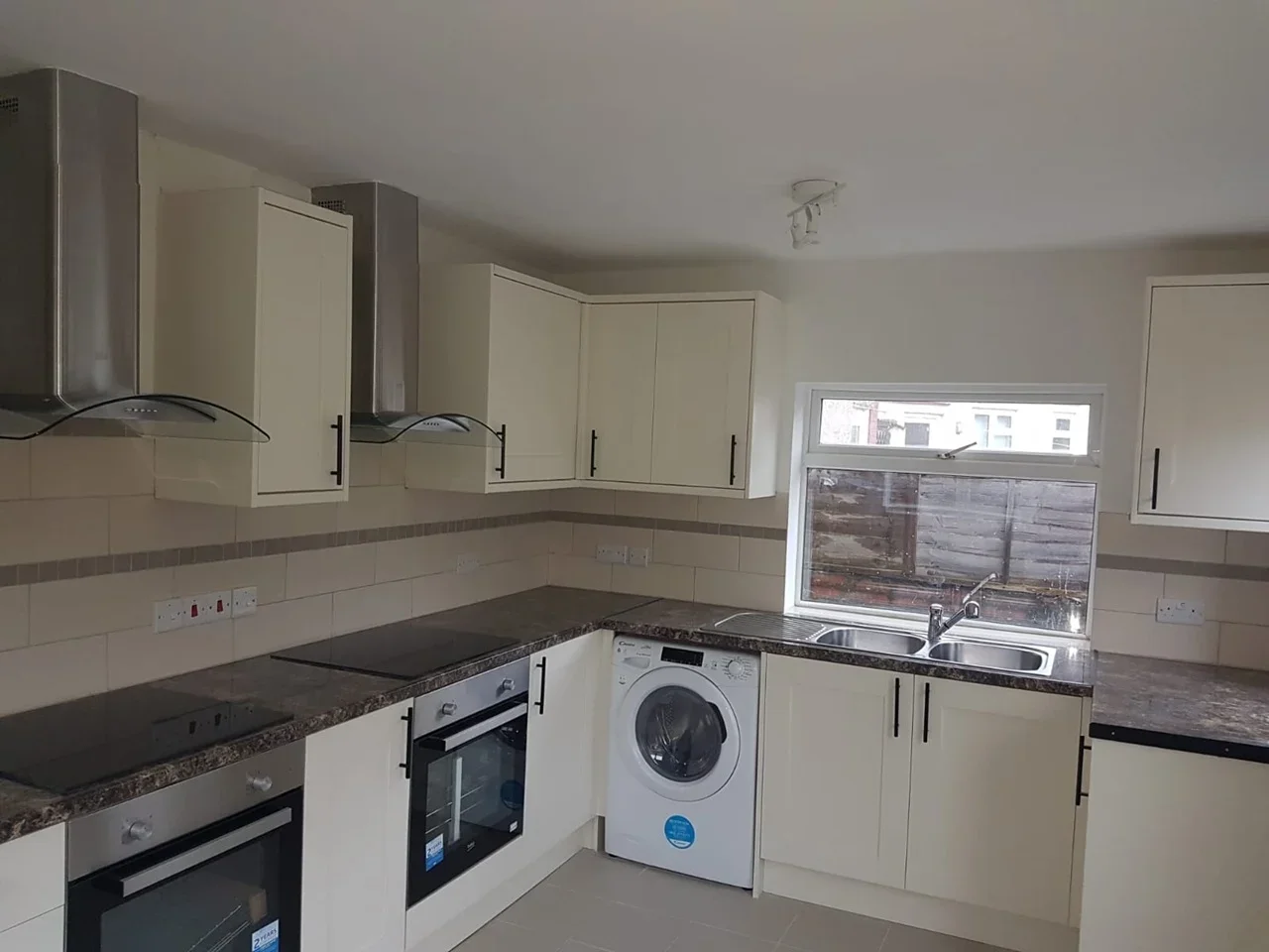 Room May Gardens in Greater London