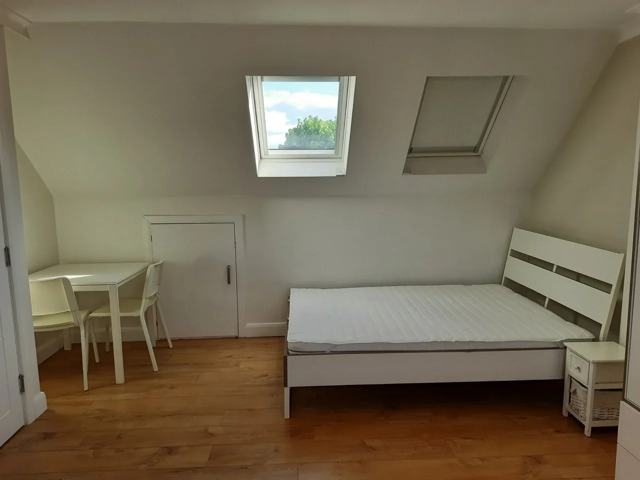 Room May Gardens in Greater London