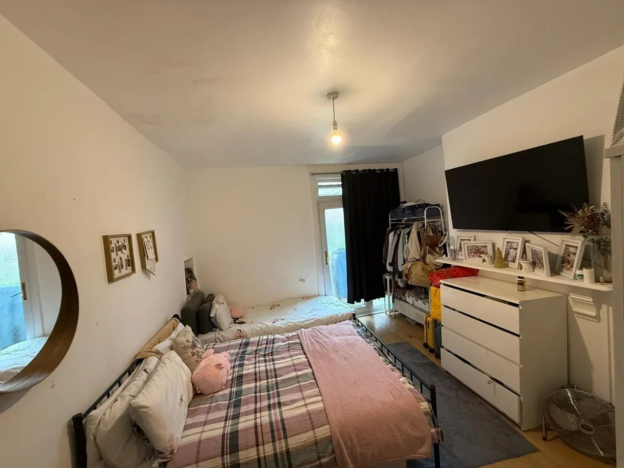 Room Wearside Road in Greater London