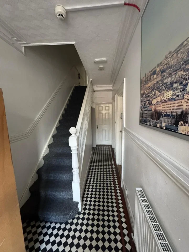 Room Wearside Road in Greater London