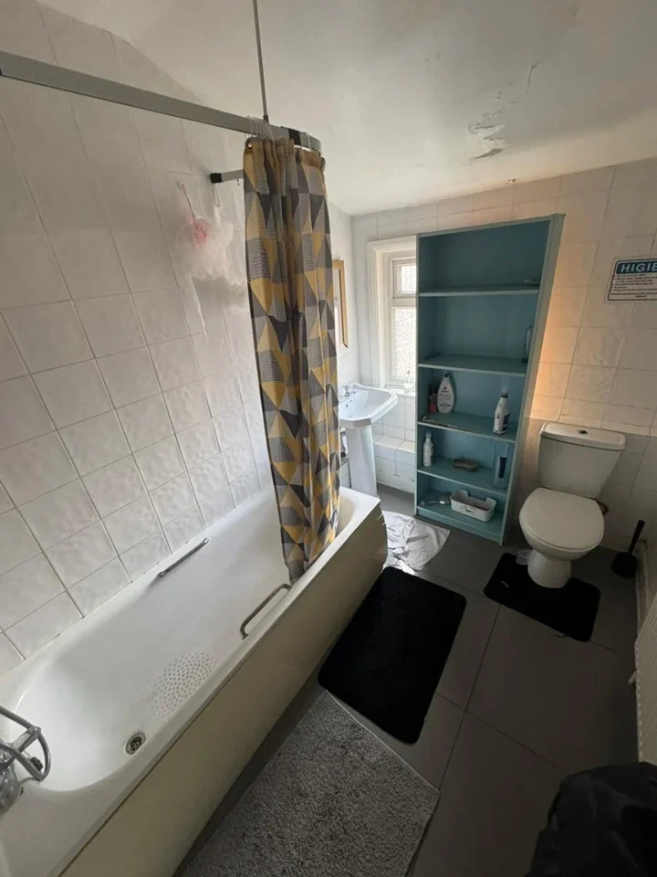 Room Wearside Road in Greater London