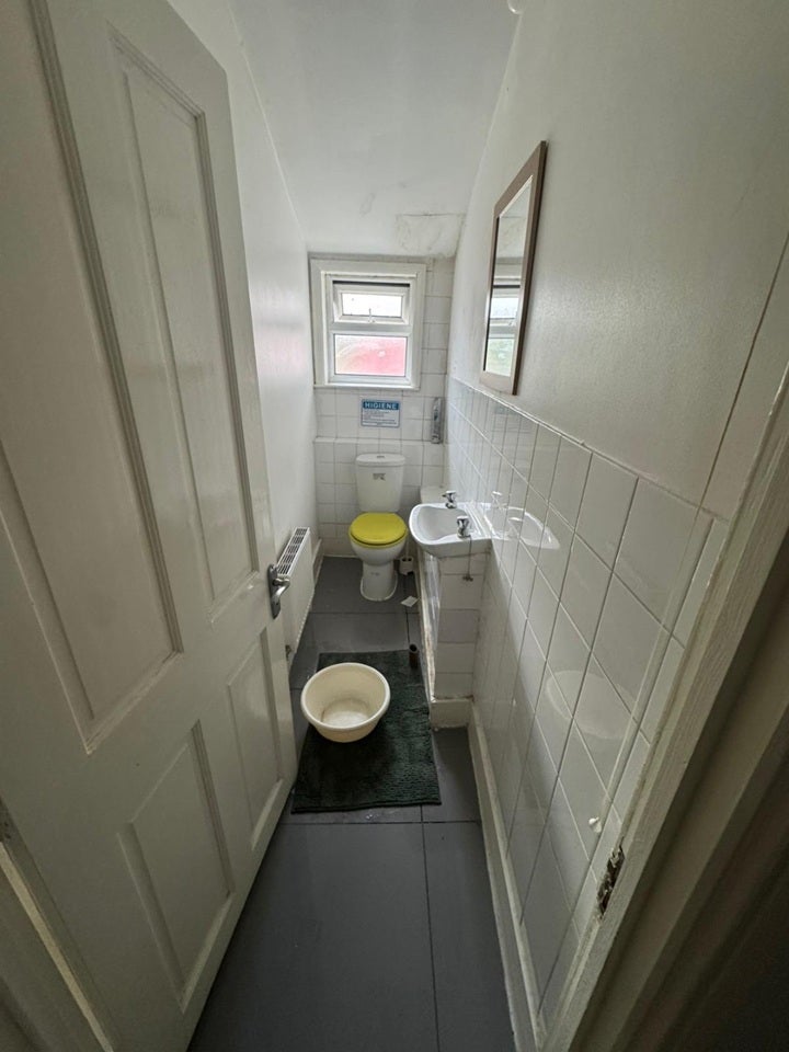 Room Wearside Road in Greater London