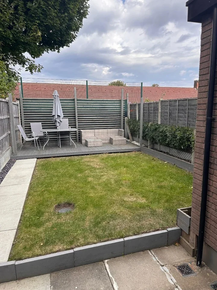 Room Davington Road in Greater London