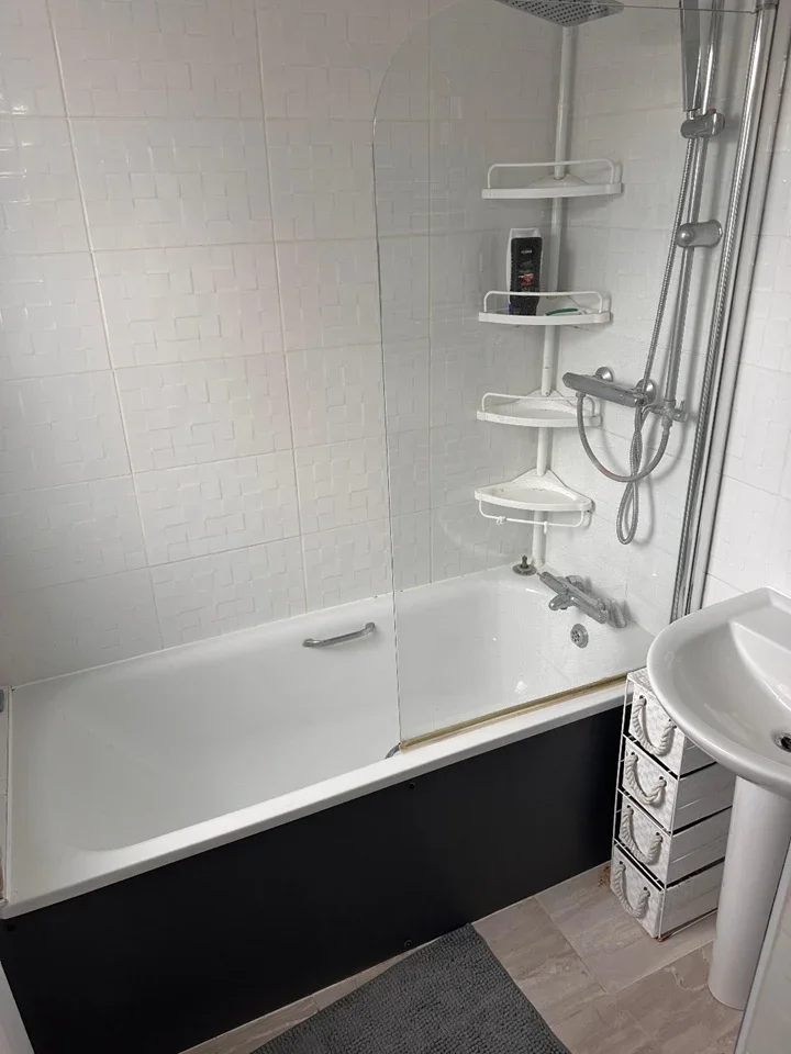 Room Davington Road in Greater London