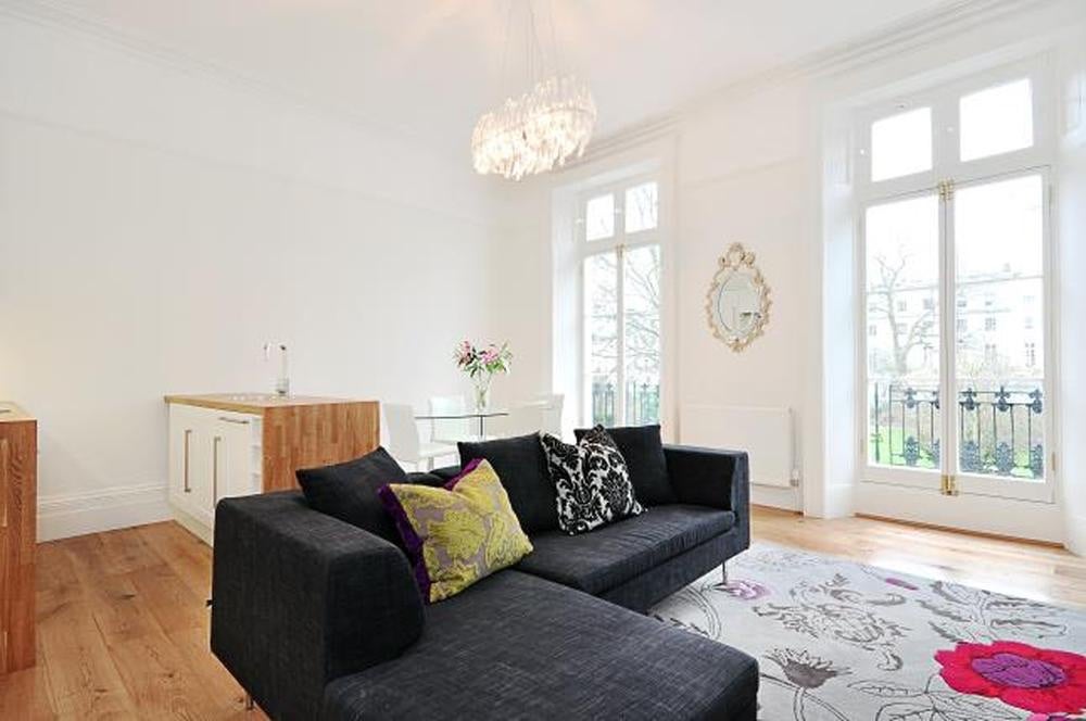 Flat Norland Square in Greater London