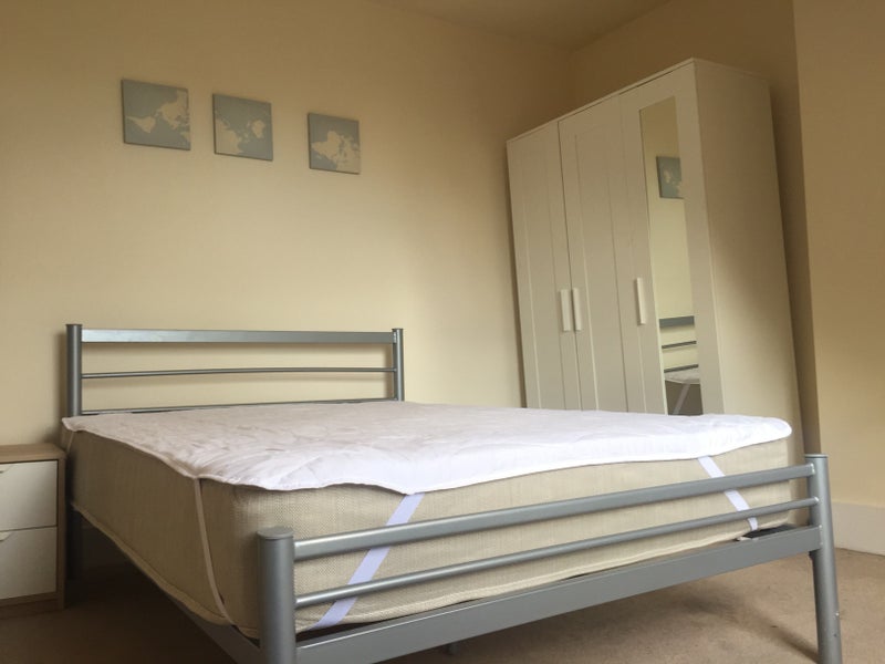 Room Northanger Road in Greater London