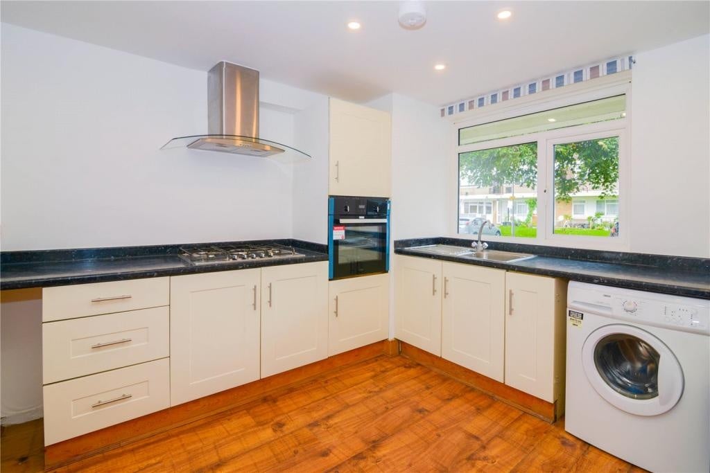 Flat Wessex Close in Greater London