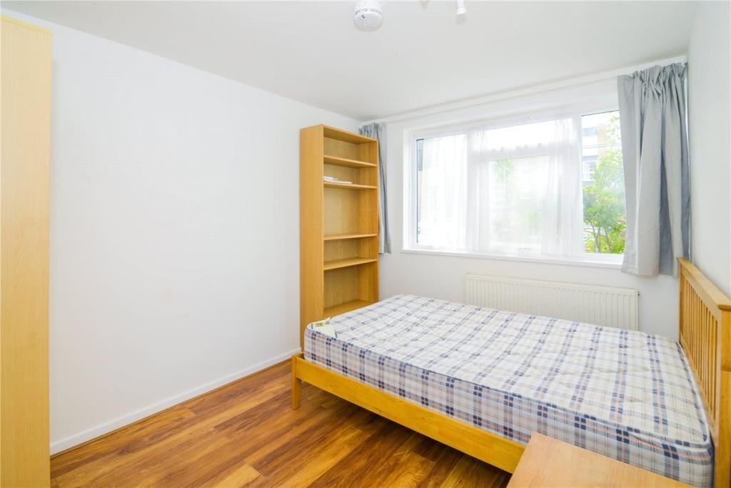 Flat Wessex Close in Greater London