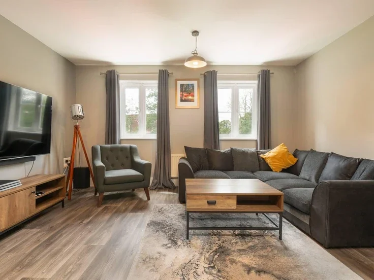 Flat Summer Court in Sindlesham