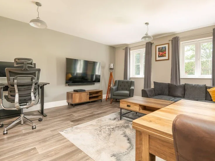 Flat Summer Court in Sindlesham