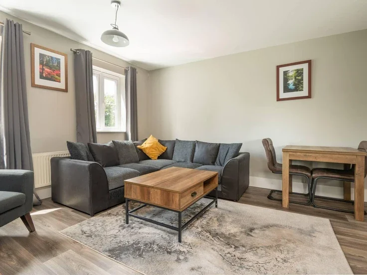 Flat Summer Court in Sindlesham